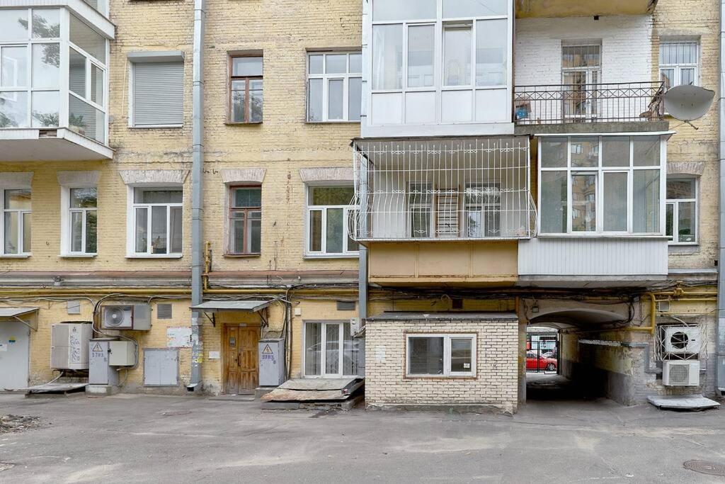 Лофт 100 М2 - Три Раздельных Спальни Улица Бассейная 13 Метро Дворец Спорта Kyiv Exterior photo